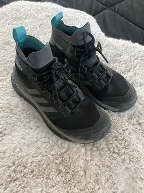 Adidas hiking shoes sz8